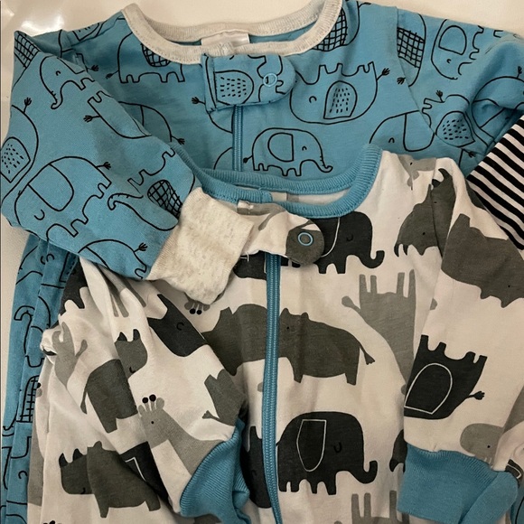 Onesies By Gerber Footie Pajamas 0-3 months Set of 4 Assorted Prints Baby Infant - Picture 2 of 6